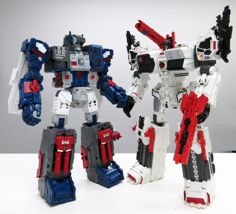 who is bigger metroplex or fortress maximus